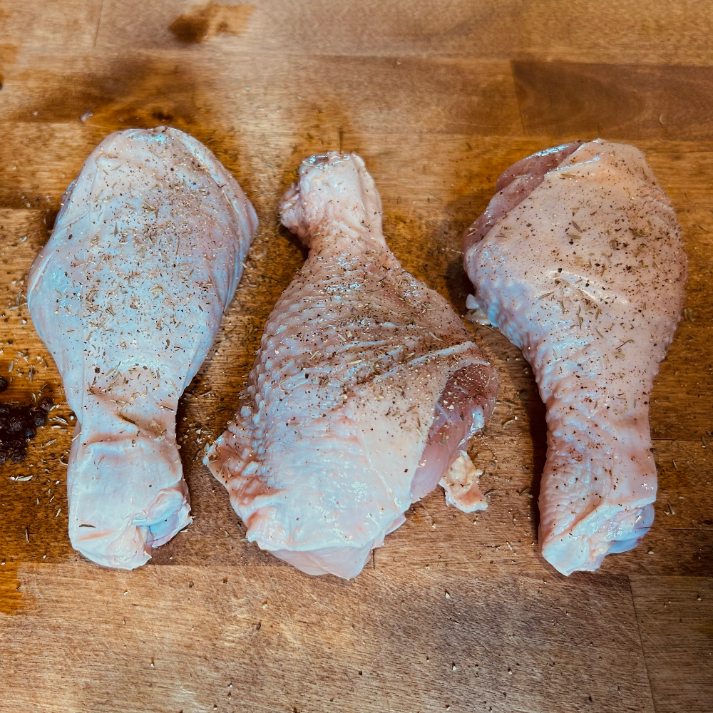 Raw seasoned chicken drumsticks